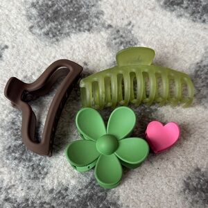 Set of 4 spring claw clips